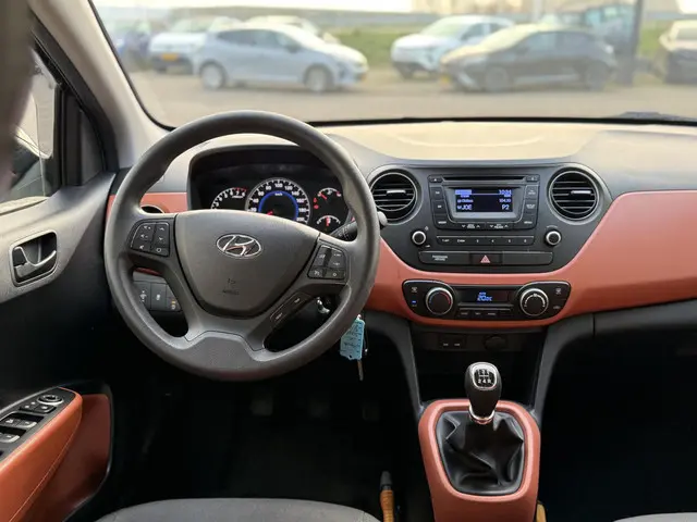 Hyundai i10 1.0i i-Motion Comfort 2016 Benzine 10