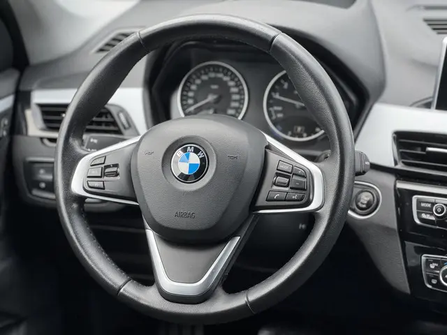 BMW X1 sDrive18i High Executive 2016 Benzine 15