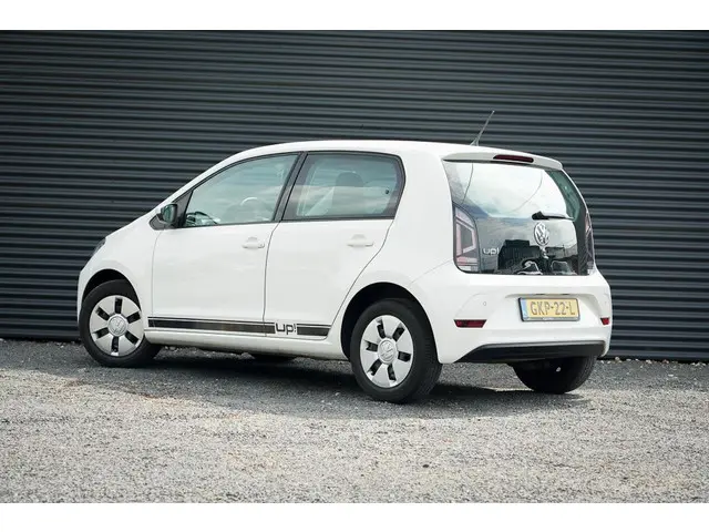 Volkswagen up! 1.0 BMT move up! 2018 Benzine 14