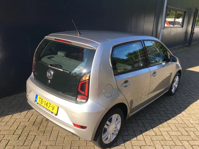 Volkswagen up! 1.0 BMT high up! 2018 Benzine 6