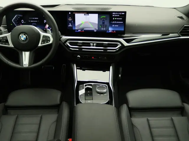 BMW 2 Serie 220i Coupé 2024 Benzine 33