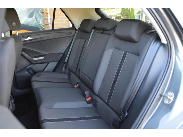 Volkswagen T-Roc 1.0 TSI Life Edition 2025 Benzine 6