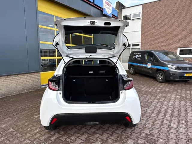 Toyota Yaris 1.5 Hybrid Active 2022 Hybride Benzine 6