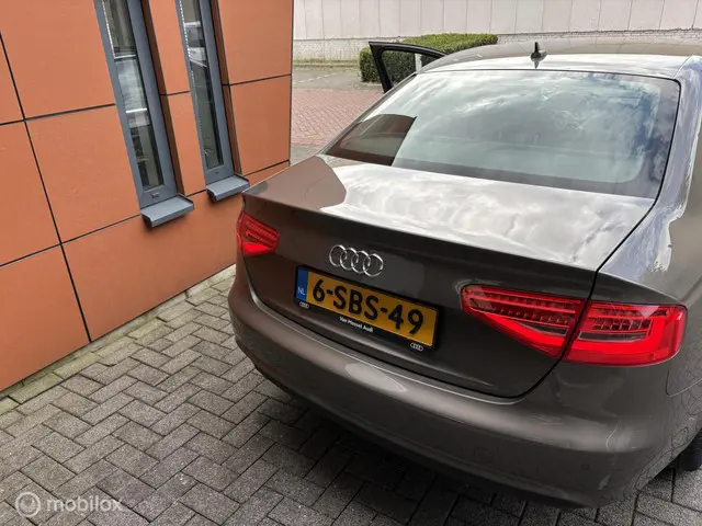 Audi A4 Limousine 1.8 TFSI Business Edition 2013 Benzine 3