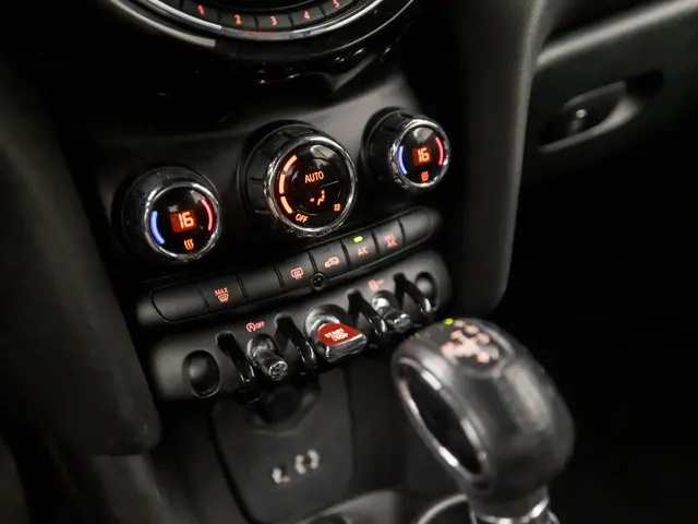 MINI Cooper Cabrio Mini 1.5 Black Sport 2017 Benzine 9