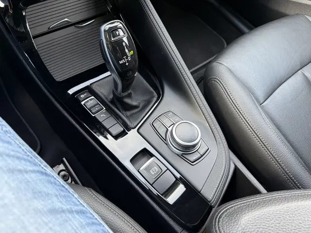 BMW X1 sDrive20i Business Edition Plus 2021 Benzine 23