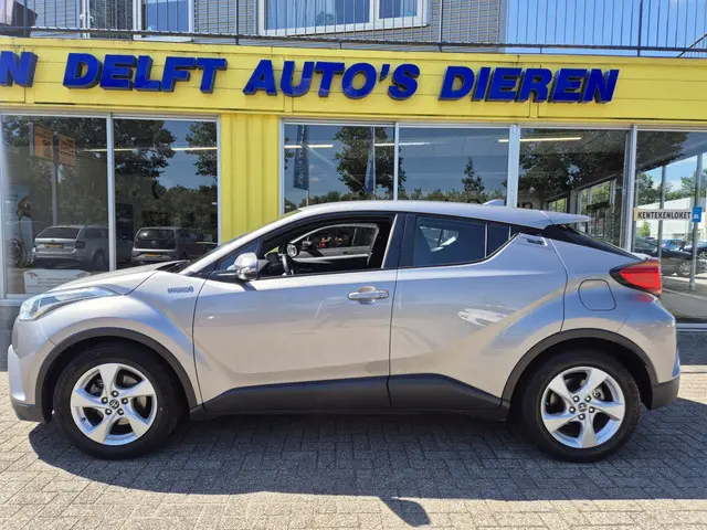 Toyota C-HR 1.8 Hybrid Active 2019 Hybride Benzine 18