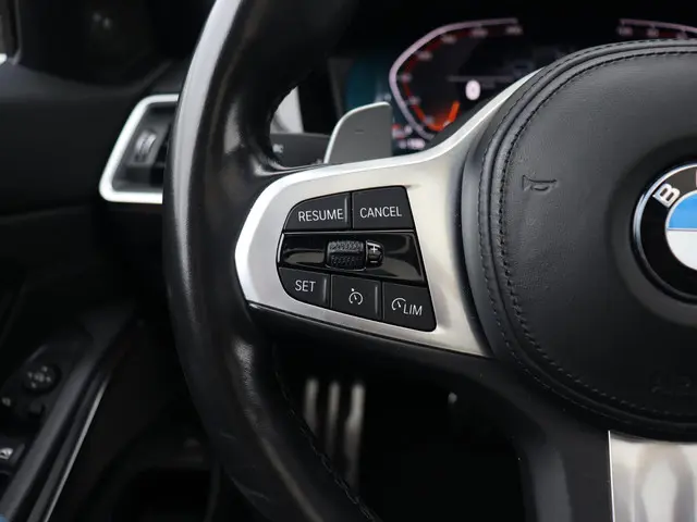 BMW 3 Serie Touring 320i 2021 Benzine 24