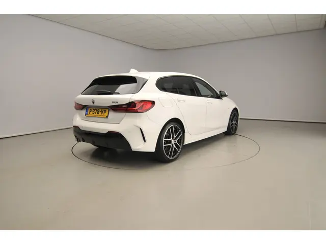 BMW 1 Serie 5-deurs 118i 2022 Benzine 37
