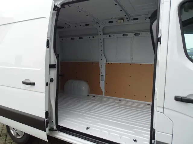 Nissan Interstar 2.3 dCi L2H2 N-Connecta 2024 Diesel 11