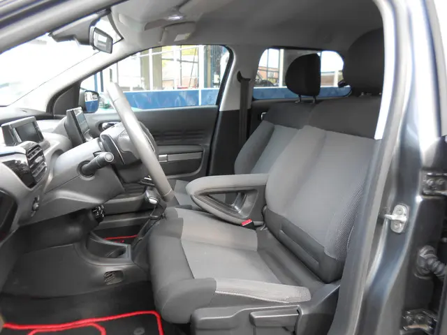 Citroën C4 Cactus 1.2 e-VTi Shine 2014 Benzine 11