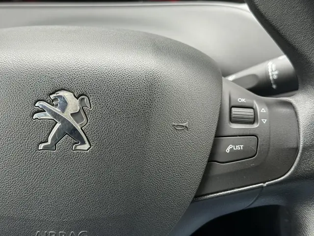 Peugeot 208 1.2 VTi Allure 2014 Benzine 19