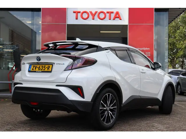 Toyota C-HR 1.8 Hybrid Executive 2019 Hybride Benzine 8