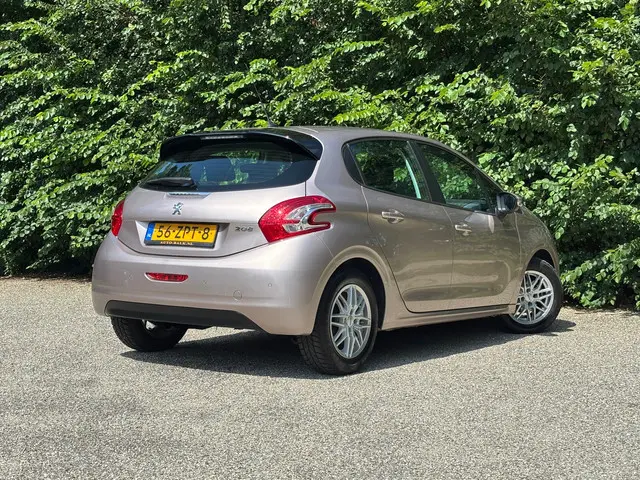 Peugeot 208 1.2 VTi Envy | Cruise control + Navi | 2013 Benzine 2