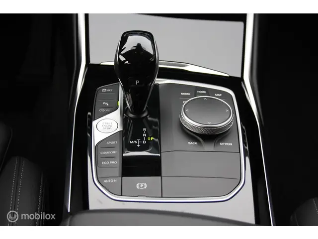 BMW 3 Serie Touring 318i 2.0 Sportstoelen 2021 Benzine 25