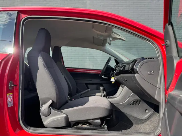 Volkswagen up! 1.0 move up! BlueMotion 2013 Benzine 7