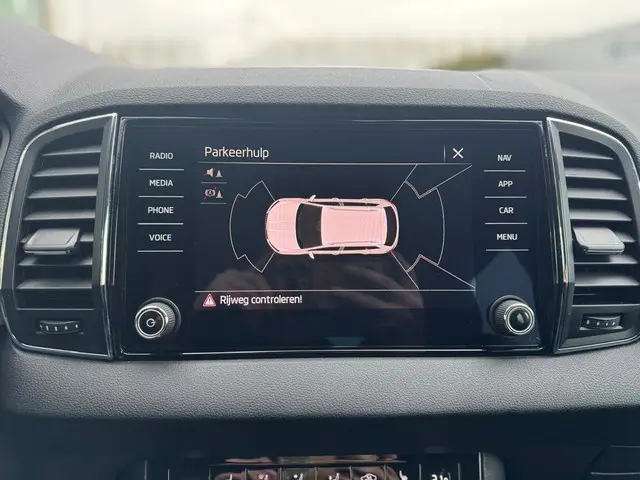 Škoda Karoq 1.0 TSI Business Edition 2022 Benzine 42