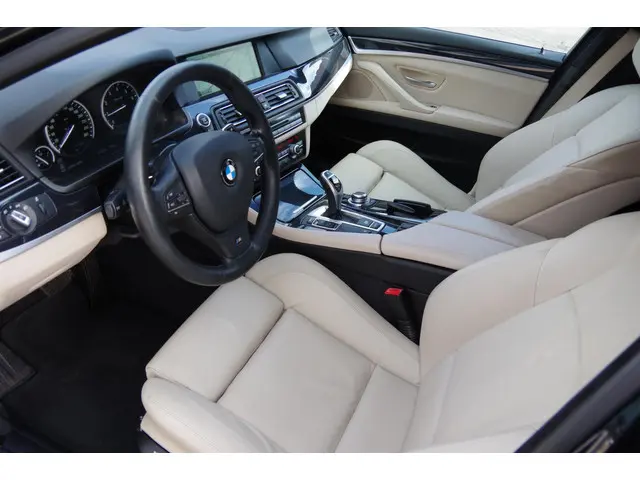 BMW 5 Serie 520i Upgrade Edition 2013 Benzine 16