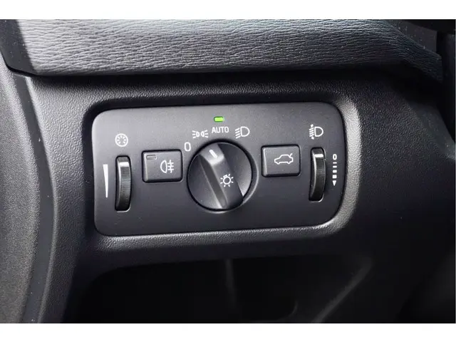 Volvo V40 2.0 T3 153 pk NORDIC BUSINESS 2018 Benzine 42