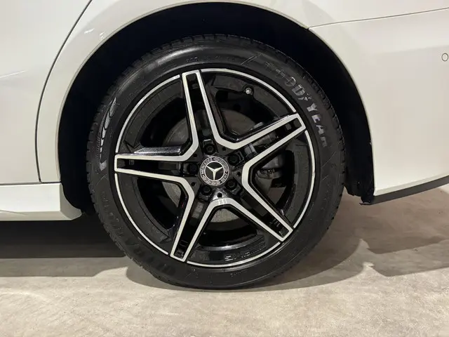 Mercedes-Benz A-Klasse 250 e AMG 2020 Hybride Benzine 23