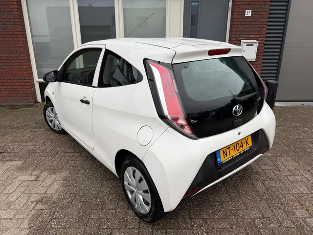 Toyota Aygo 1.0 VVT-i x / LED / NAP 2017 Benzine 17
