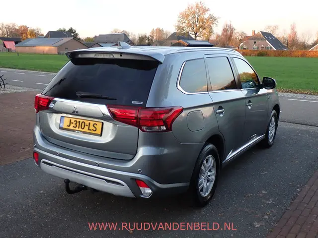 Mitsubishi Outlander 2.4 PHEV Pure 2020 Hybride Benzine 4