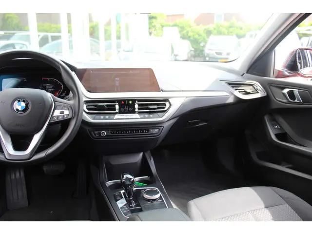 BMW 1 Serie 118i//Navi//Carplay//Trekhaak!! 2019 Benzine 28