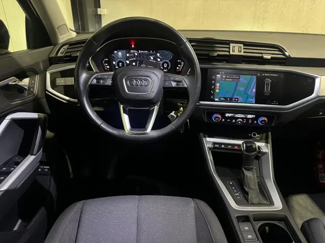 Audi Q3 45 TFSI e Business 2022 Hybride Benzine 5