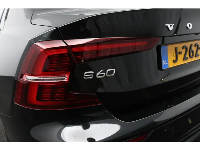 Volvo S60 2.0 T4 R-Design 2020 Benzine 40