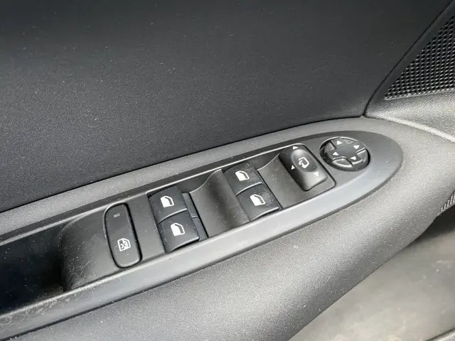 Citroën C4 1.2 PureTech Shine 2015 Benzine 20