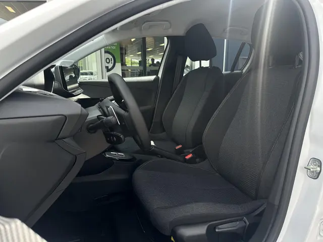 Peugeot 208 1.2 Hybrid 110 e-DCS6 Style 2025 Benzine 10