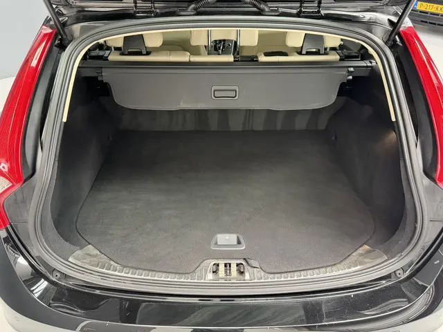 Volvo V60 1.5 T3 Nordic+ 2017 Benzine 14