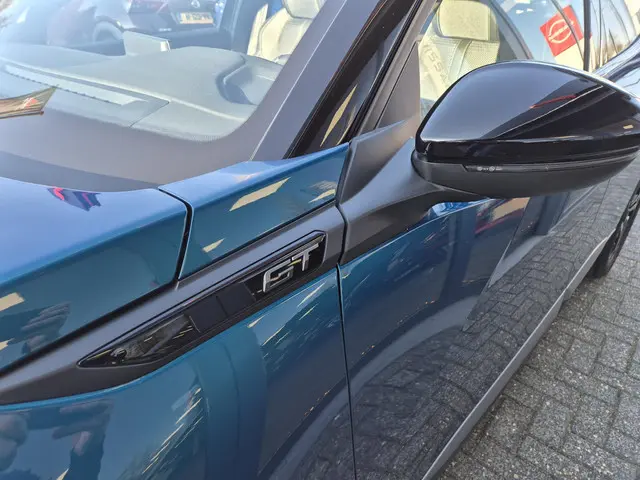 Peugeot 2008 1.2 Hybrid 145 GT 2025 Hybride Benzine 43