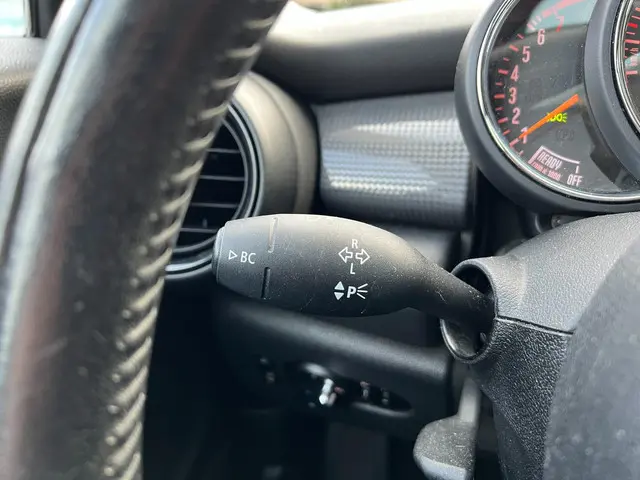 MINI Cooper Mini 1.5 Business 2015 Benzine 15