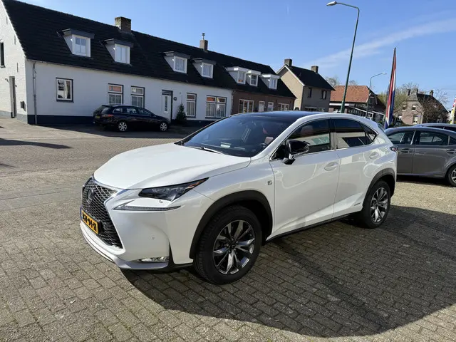 Lexus NX 3