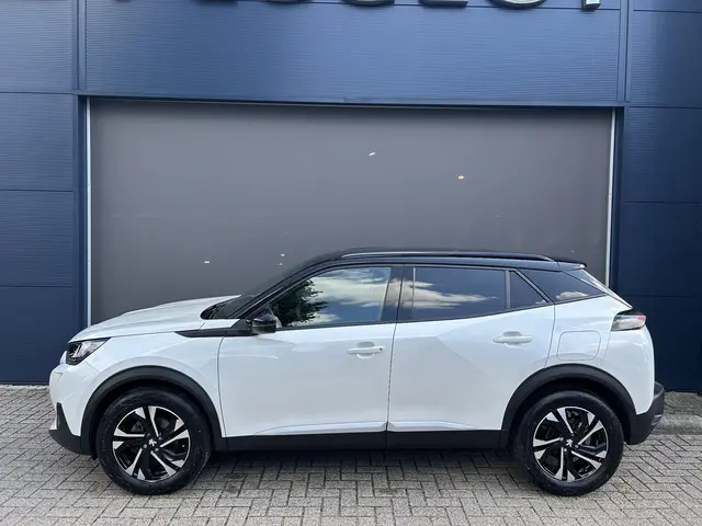 Peugeot 2008 1.2 Turbo 130 PK Allure 2023 Benzine 7