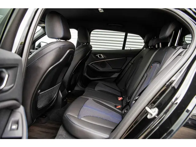 BMW 1 Serie 120i | M Sport | PDC | LED | 19 inch | 2022 Benzine 30