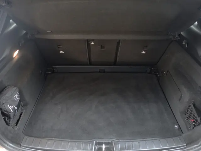 Mercedes-Benz GLA 200 Premium Luxury Aut- 2020 Benzine 33