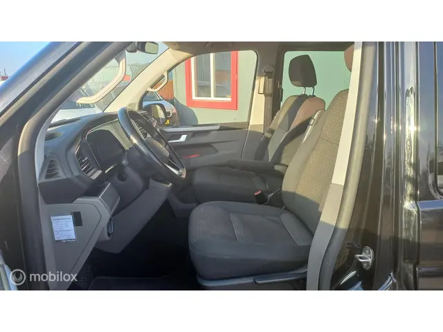 Volkswagen Transporter 2.0 TDI L2H1 30 DC 2021 Diesel 13