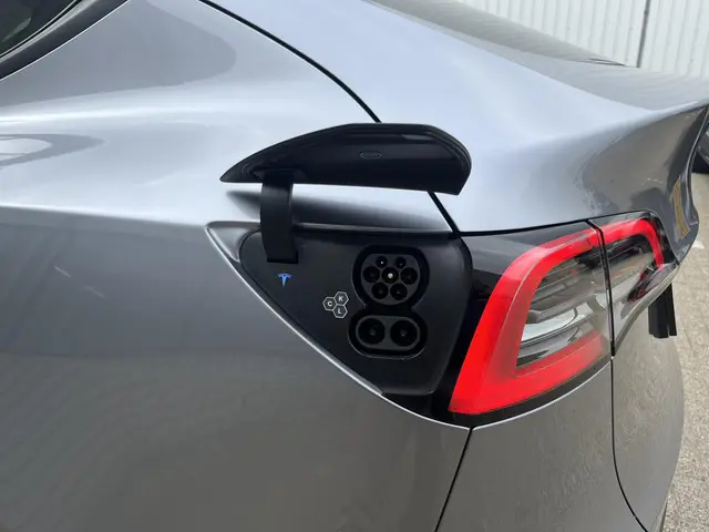 Tesla Model Y Long Range AWD 75 kWh 2023 Elektrisch 54