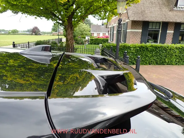 Toyota C-HR 1.8 Hybrid 2018 Hybride Benzine 24