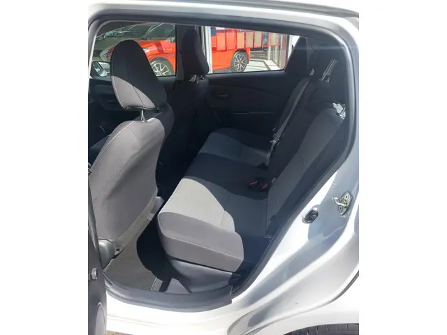 Toyota Yaris 1.5 Hybrid Aspiration 2017 Hybride Benzine 9