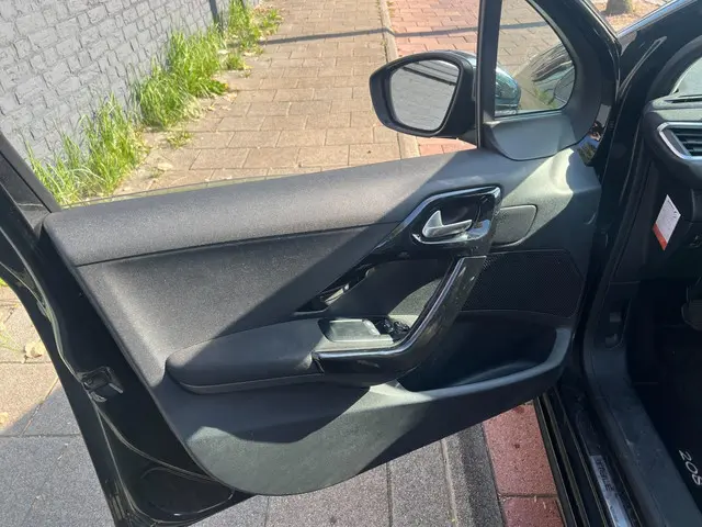 Peugeot 208 1.2 PureTech Style Pack navi 2015 Benzine 7