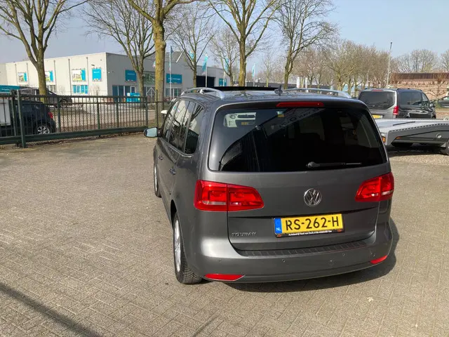 Volkswagen Touran 2