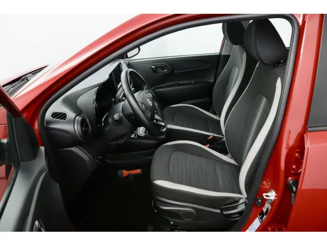 Hyundai i10 1.0 Comfort Smart rood 2021 Benzine 12