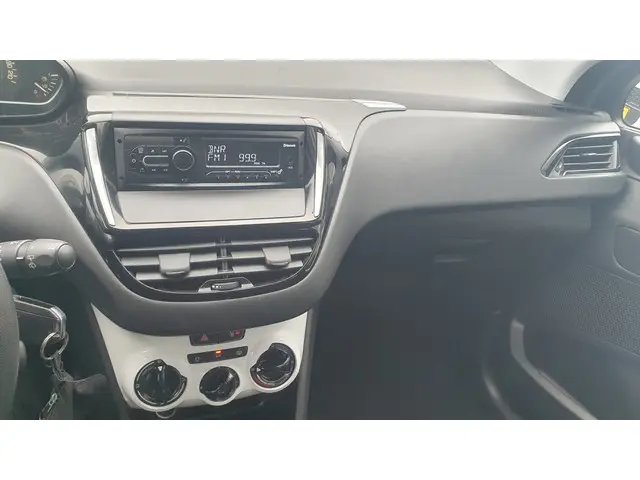 Peugeot 208 1.2 PureTech Like 2019 Benzine 19