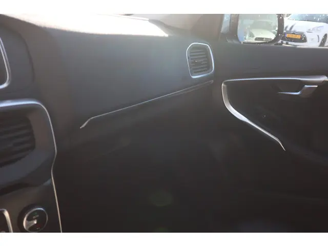 Volvo V40 2.0 T2 Summum 2015 Benzine 22