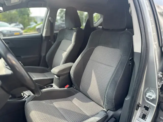 Toyota Auris 1.2T Dynamic 2017 Benzine 9