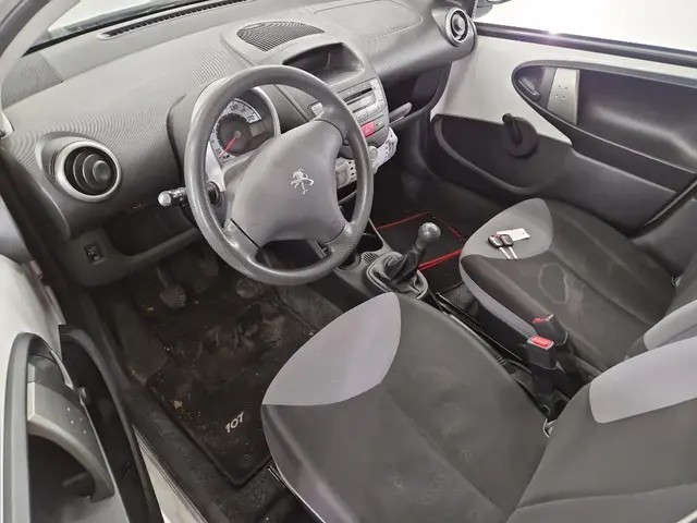 Peugeot 107 1.0 Access Accent 2013 Benzine 9
