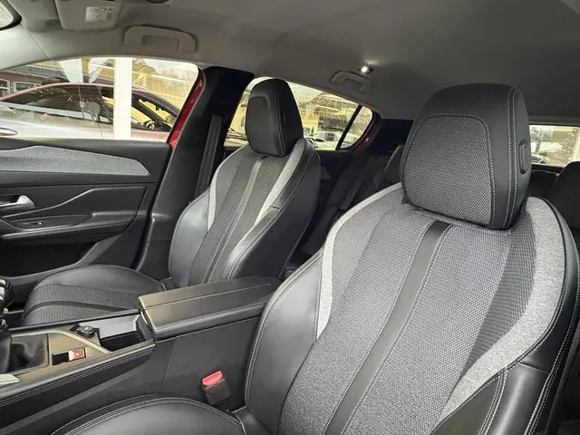 Peugeot 308 1.2T 130pk Allure 2023 Benzine 25